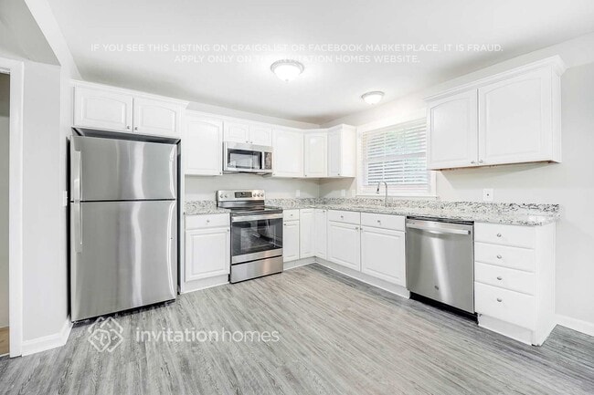 Photo - 640 Des Moines Dr