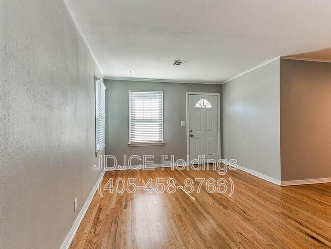 Photo - 513 E Northrup Dr