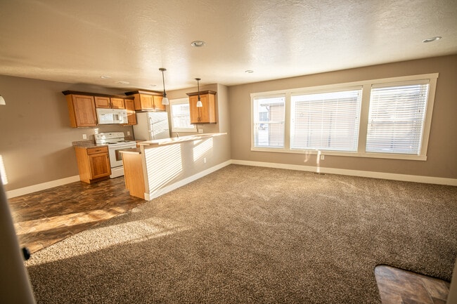 Building Photo - 1112 36th Ave NE