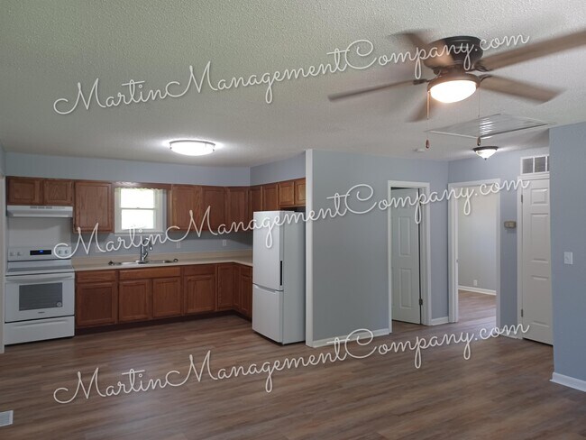 Photo - 109 E Clay St