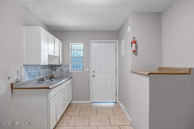 Photo - 402 E 27th St