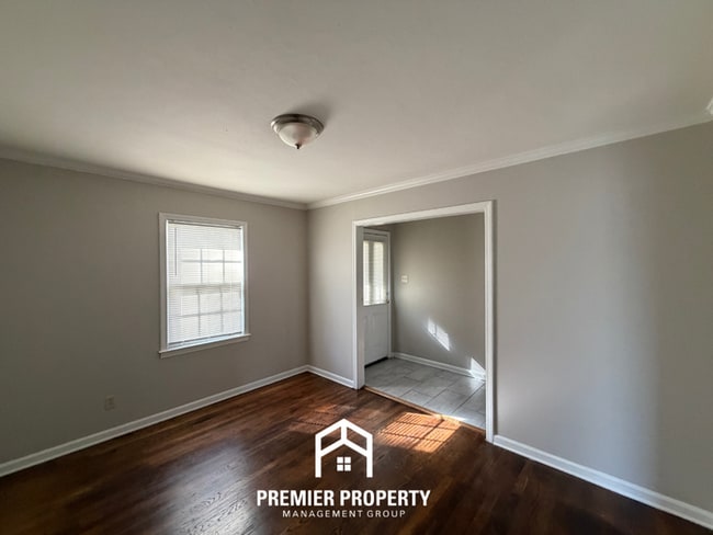 Photo - 1744 Myrna Ln