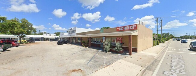 Photo - 7151 Pembroke Rd