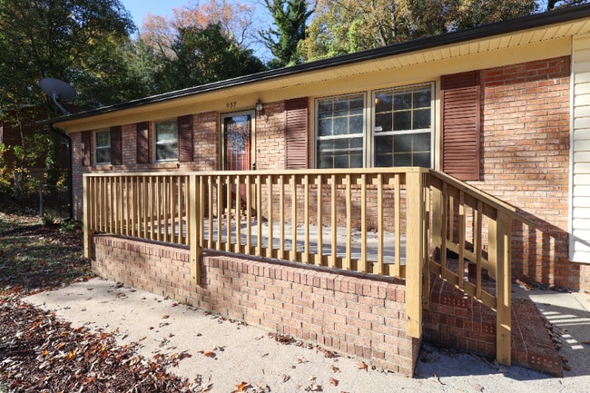 Photo - 937 Green Cir Dr