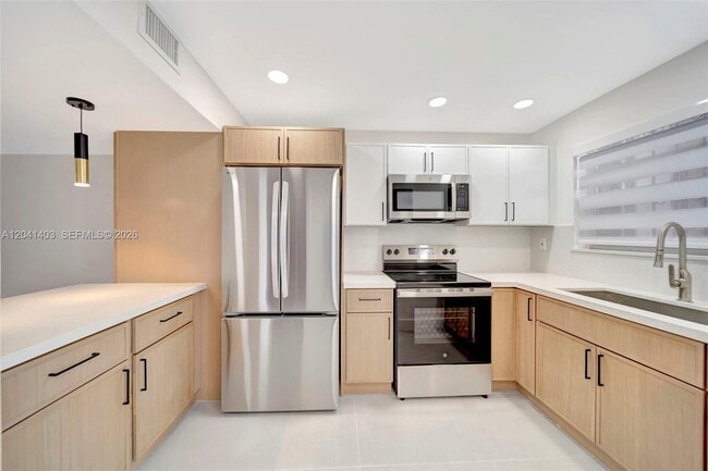 Building Photo - 1083 W 38th St