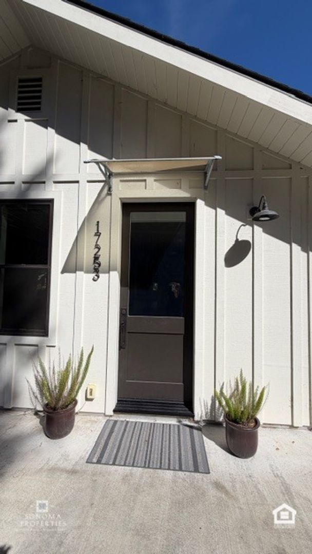 Photo - 3bd/2ba Retreat in the Heart of Sonoma Wine County - Modern Top Floor Duplex