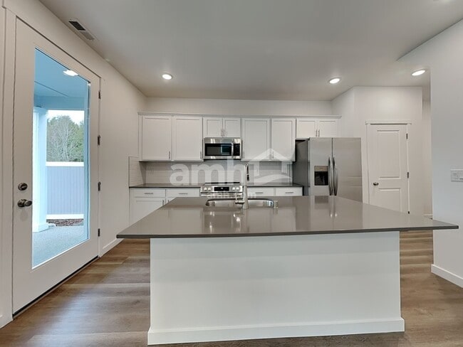 Photo - 5125 Turnstone St SE