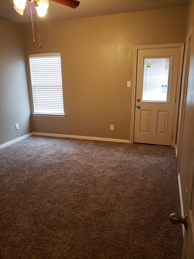 Photo - 816 Bur Oak Dr