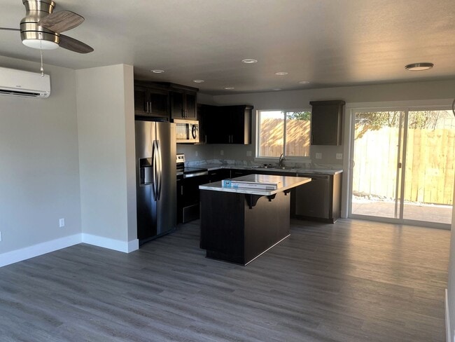 Photo - 3 Bedroom 2.5 Bath Townhouse!