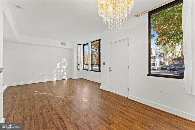 Photo - 1536 N Scott St