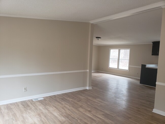 Photo - 1017 Dunvegan Dr