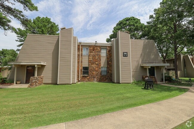 Building Photo - 2 Bed | 2 Bath Condo in Central Tulsa!