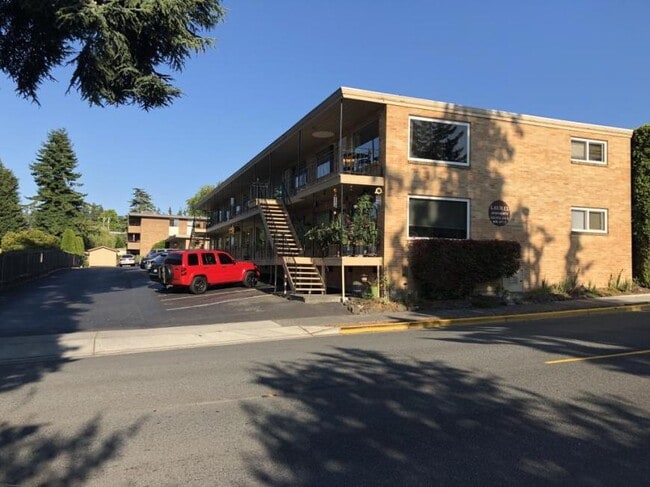 Building Photo - 2 bedroom in Edmonds WA 98020 Unit #3 Rental