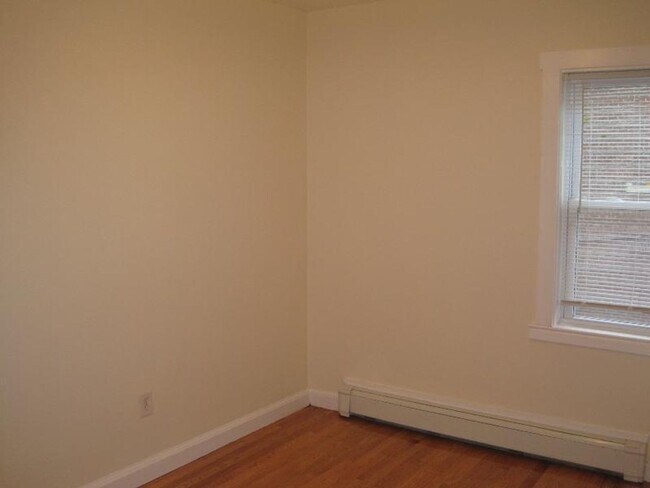 Photo - Nicely renovated 3 bed unit at an unbeatable price!