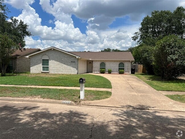 Building Photo - 5222 Dunnethead Dr Rental