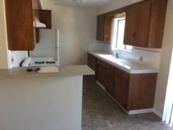 Kitchen - 1327 Berkeley St Unit 03