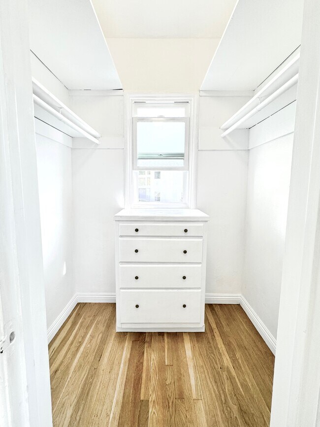 Photo - 2406 Edgewater Ter