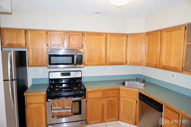 Photo - 62 Colleen Ct