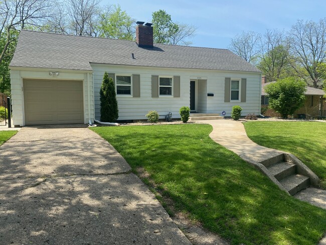 Street View and Attached Garage - 1123 N Niles Ave House