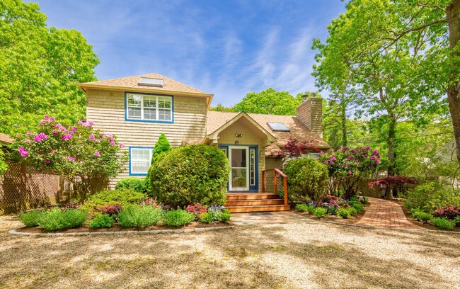 Photo - 39 Wooded Oak Ln House