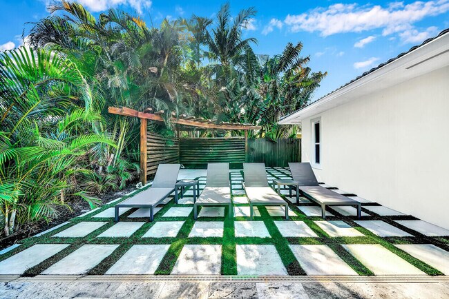 Photo - 864 Appleby St