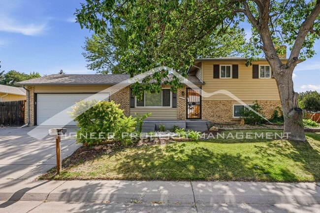 Building Photo - Charming Home with Washer/Dryer and 2-Car Garage