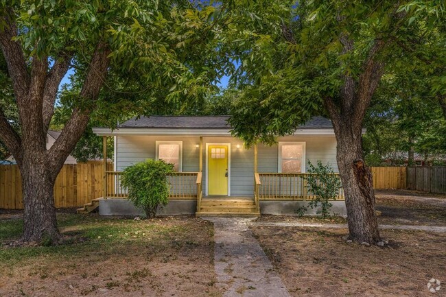 Building Photo - 714 S Blanco St Rental