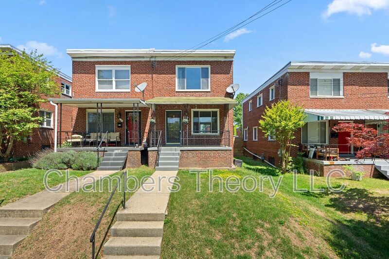 Photo - 716 Crittenden St NE