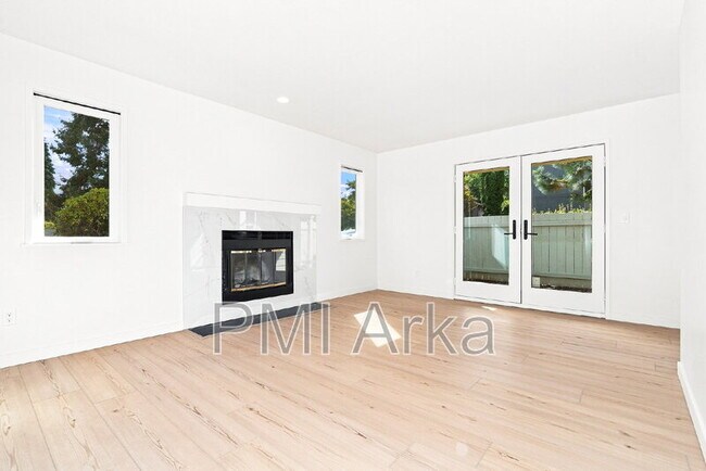Photo - 9800 Roosevelt Way NE Unit Apartment 14,