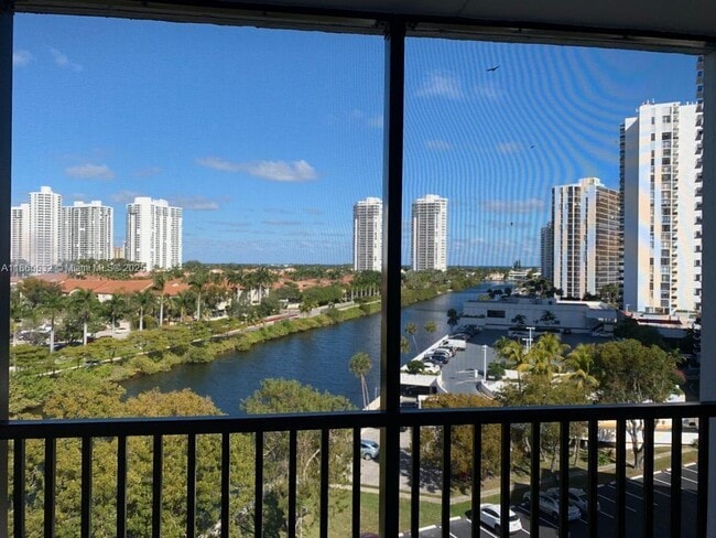 Photo - 3475 N Country Club Dr Unidad 817 Rental