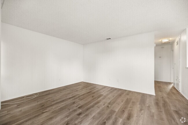 2BR, 2BA - 864 SF - Living Room