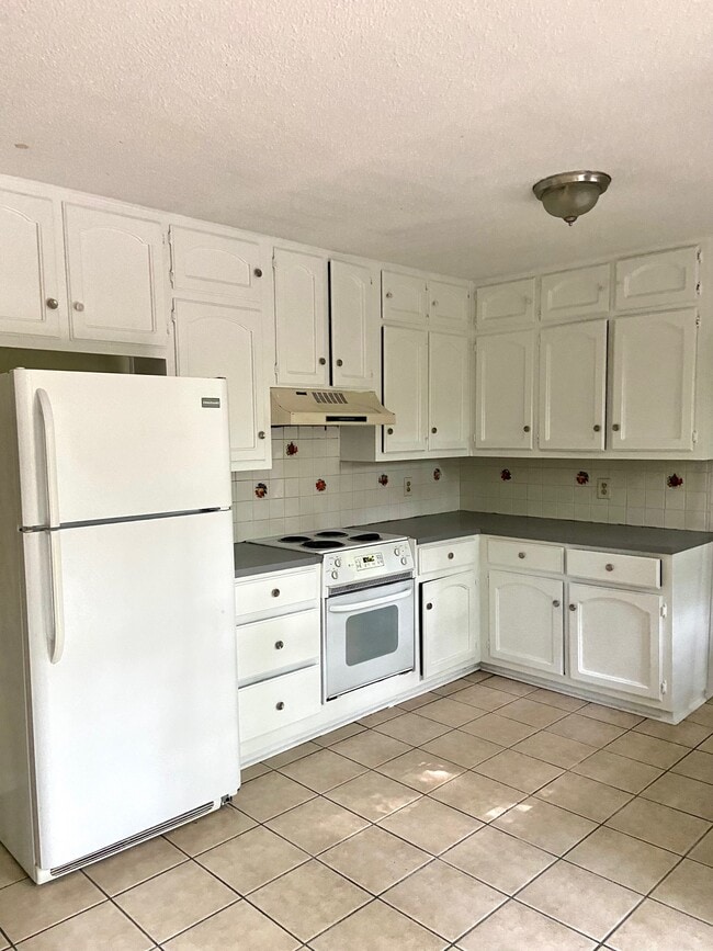 Photo - 3423 N River Rd