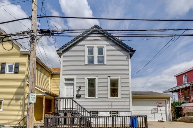 Photo - 925 Manton Wy