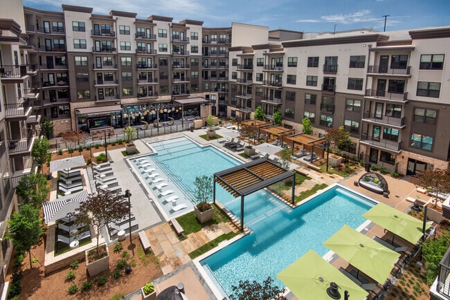 Building Photo - Manor Chamblee Rental