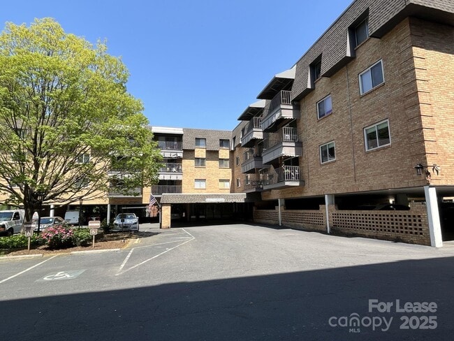 Building Photo - 1323 Queens Rd Unit 312 Rental