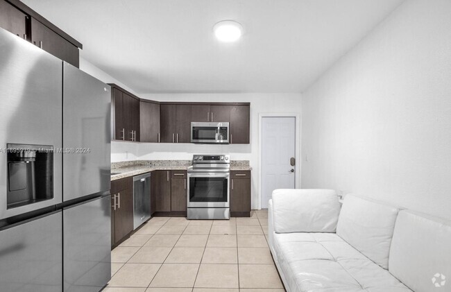 Building Photo - 115 NW 28th Ave Rental