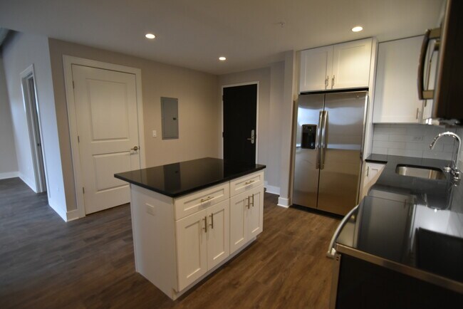 Photo - 3833 N Broadway Unit 301