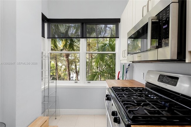 Photo - 2421 Lake Pancoast Dr Unit 3D