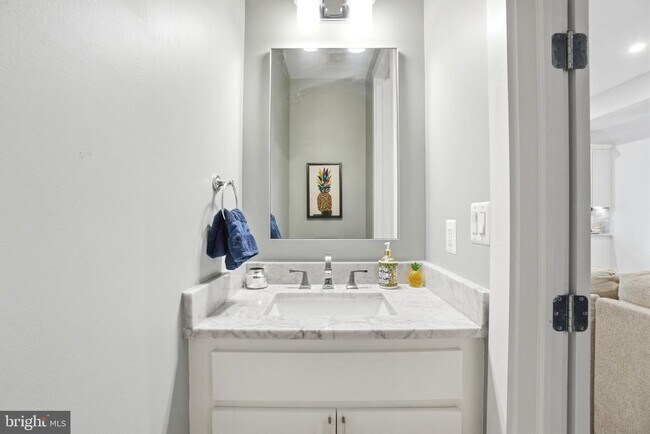Photo - 145 Adams St NW