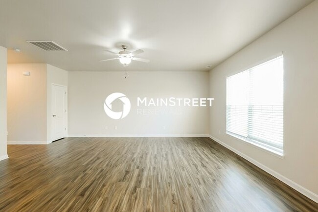 Photo - 3 Bedroom Pet-Friendly Home in LOUISVILLE, KY with Main Street Renewal
