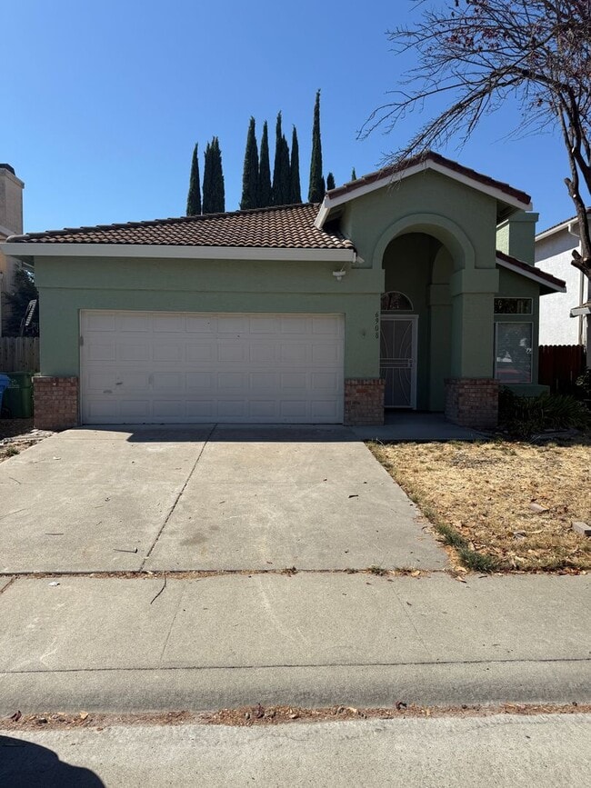 Building Photo - Beautiful 3/2 Laguna Park Home
