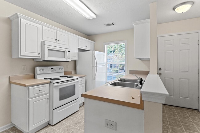 Photo - 2218 Bridgeton Rd