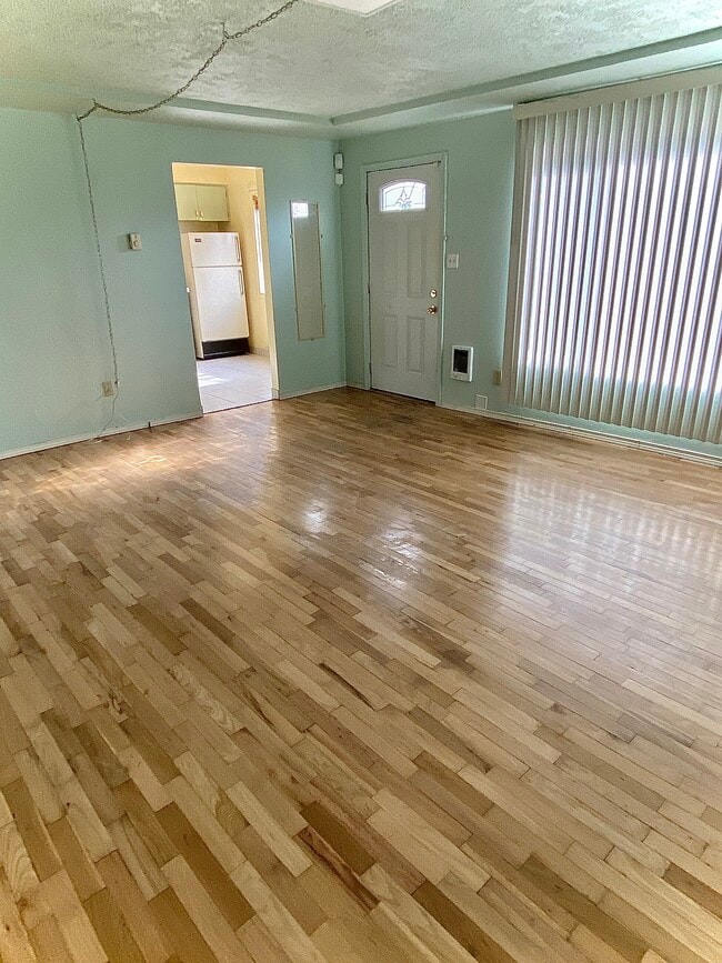 Photo - 4813 S Pine St