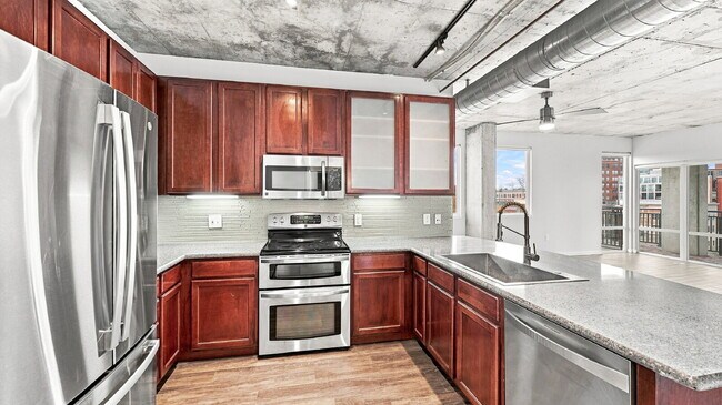 $2,820.95- 2 bed, 1 bath Condo in the heart of Denver with In Unit Laundry!