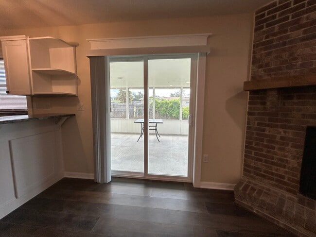 Photo - 1233 Honeytree Ln E