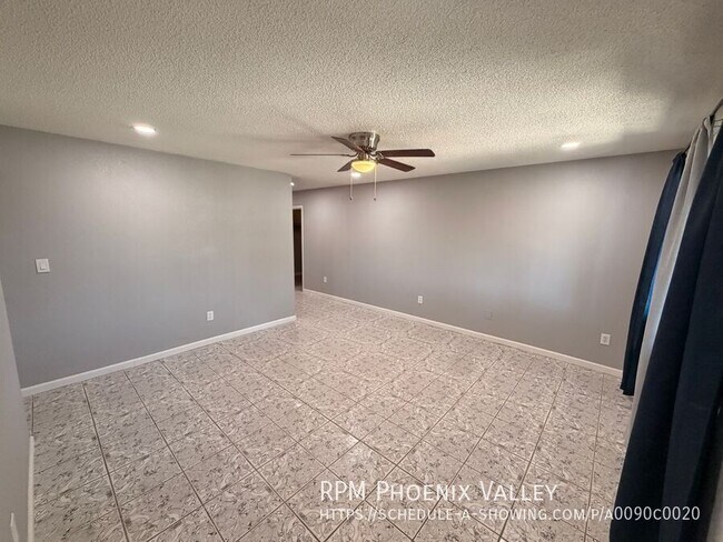 Photo - 301 N 3rd St