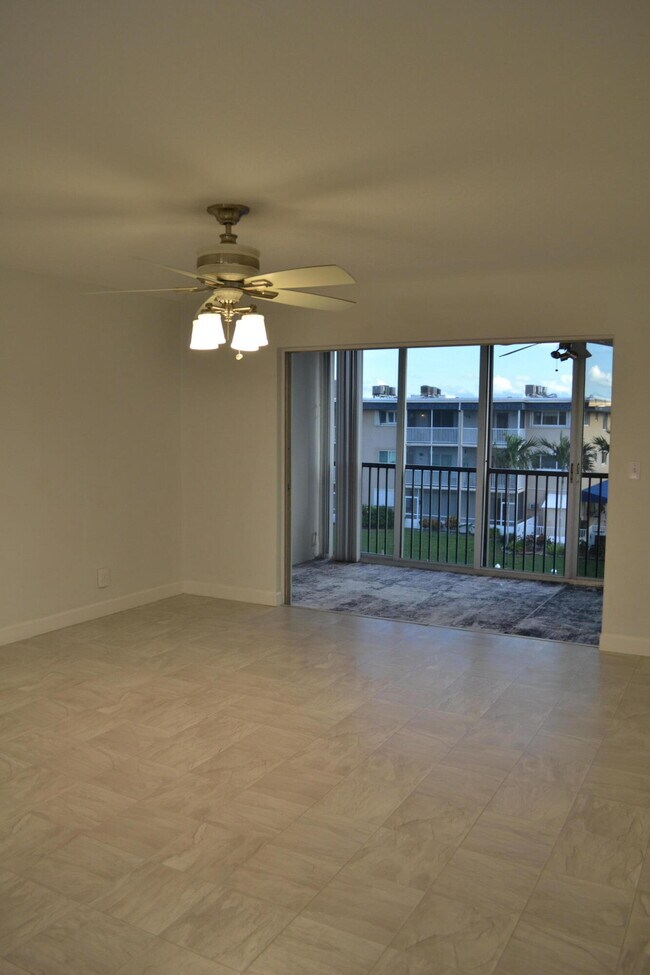 Photo - 124 Shore Ct Unit 303