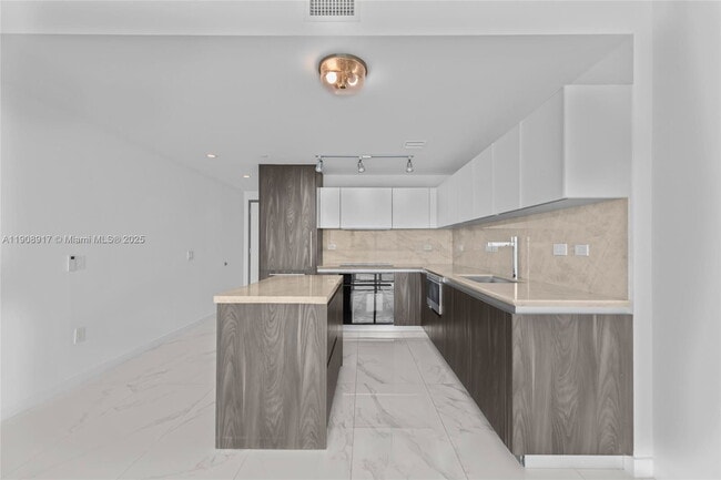 Photo - 3131 NE 7th Ave