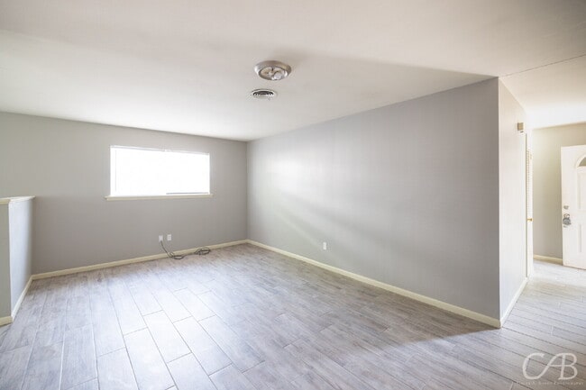 Photo - For
Lease