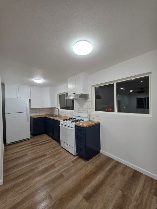 Building Photo - 2290 Lewis Ave Unit 1 Rental